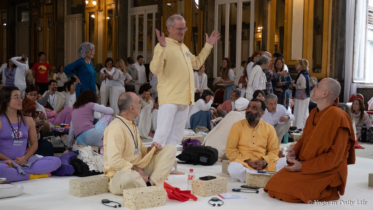 Dedicated service of the monks of Yoga in Daily Life 