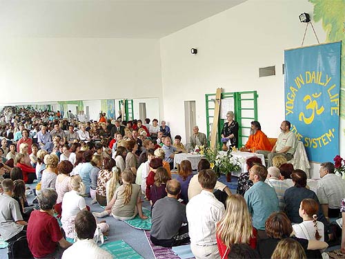 Satsang in the rehabilitation centre Astra, where about 170 people received mantra from Swamiji, among them most of the doctors of the rehabilitation centre including the director dr. I. V. Voloshenko