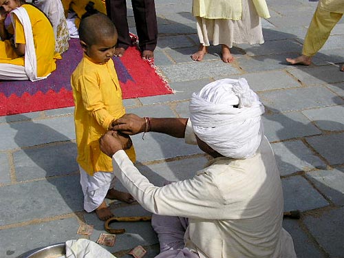 Prayer and puja in talab - Avatar puriji