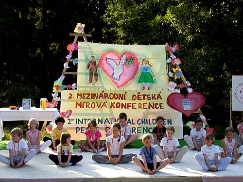 Supporting love on the Earth - performance of international group od children