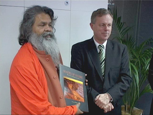 His Holiness Swamiji meets Premier of South Australia Mike Rann