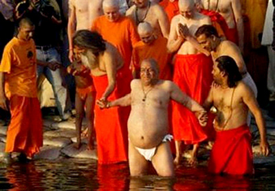 Indian spiritual leaders His Holiness Mahamandaleshwar Paramhans Swami Maheshwaranandji and His Holiness Mahamandaleshwar Swami Niranjanandji take a holy dip at the confluence of the rivers Ganges, Yamuna and mythical Saraswati on the Makar Sankranti festival, an auspicious day during the 45-day long Ardh Kumbh Mela festival, in Allahabad, India, Sunday, Jan. 14. ((c) Associated Press)