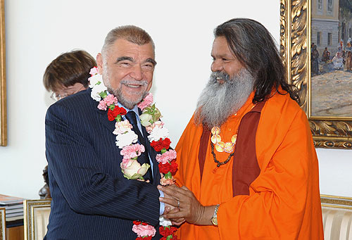 His Holiness Swamiji meets Croatian President Stjepan Mesic