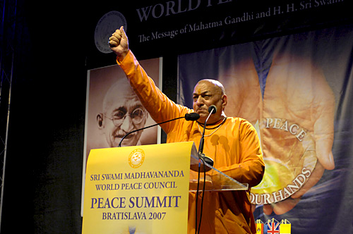 His Holiness Mahamandaleshwar Swami Niranjananda Maharaj