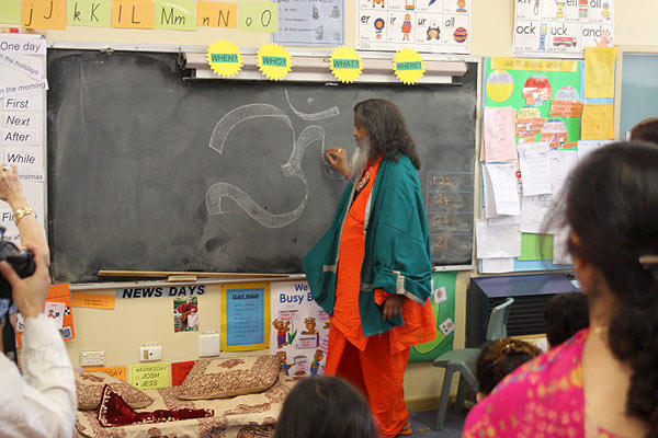 Meeting Children at Sydney’s Indo-Aust Bal Barathi Vidyalaya Hindi School